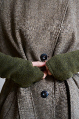 Wrist Warmers in Cashmere Mix - Moss Green