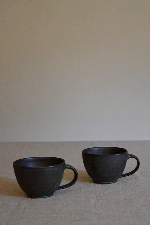 Pottery West Curved Mug - Charcoal Flecked
